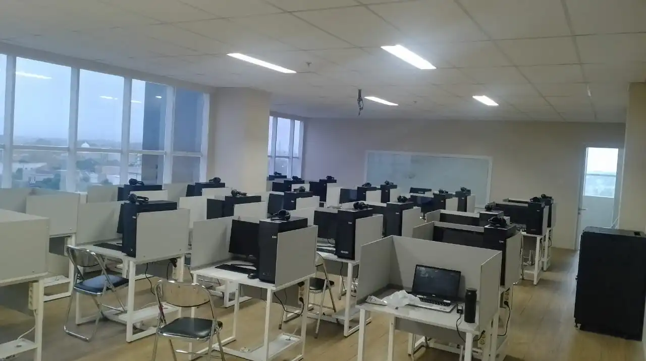 Gambar utama ruang laboratorium 782